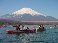 秀麗な富士山を仰ぎながらのわかさぎ釣り